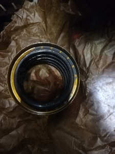 Манжета хвостовика ЕВРО 6520 ( 80 х 105 х 13 / 18,5 ) / SKT